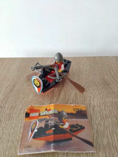 Lego 1752 Castle Royal Knights Boat with Armor