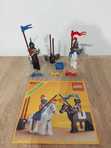 Lego 6021 Lion Knights Jousting Knights cas186 cas194