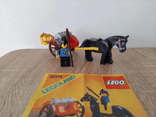 Lego 6011 Castle Black Falcons Black Knight's Treasure