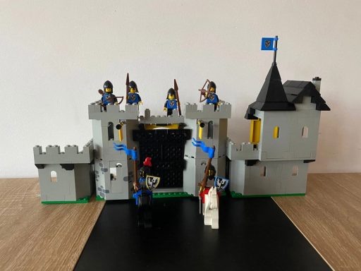 Lego 10039 Castle Black Falcon's Fortress